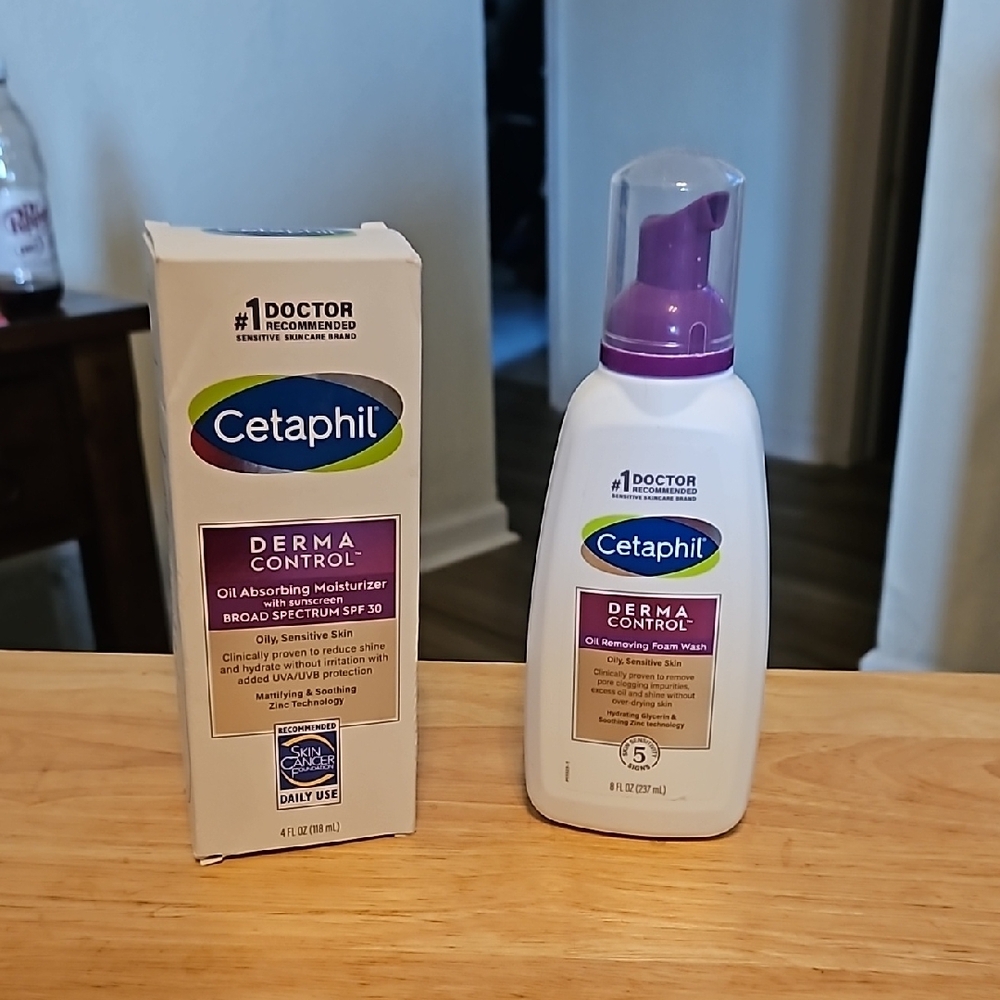 White and Purple Skincare Set